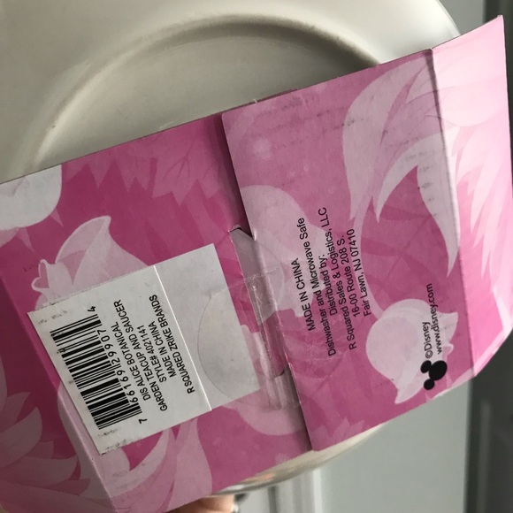 Alice in Wonderland teacup w/ saucer - Picture 6 of 6